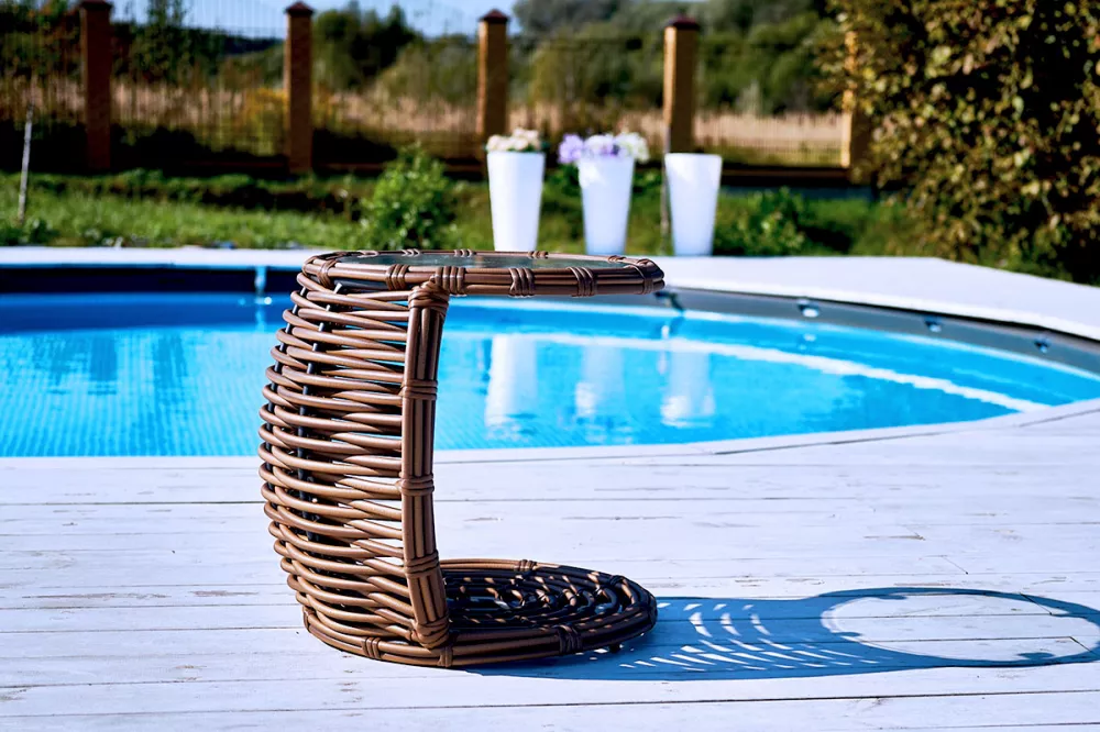 Уличный журнальный столик из искусственного ротанга Уличный журнальный столик из искусственного ротанга