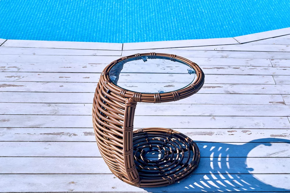 Уличный журнальный столик из искусственного ротанга Уличный журнальный столик из искусственного ротанга