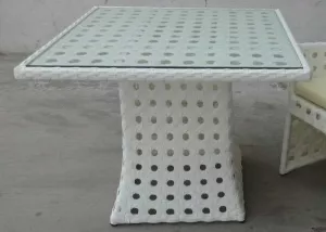 Плетеный стол из искусственного ротанга Гольс