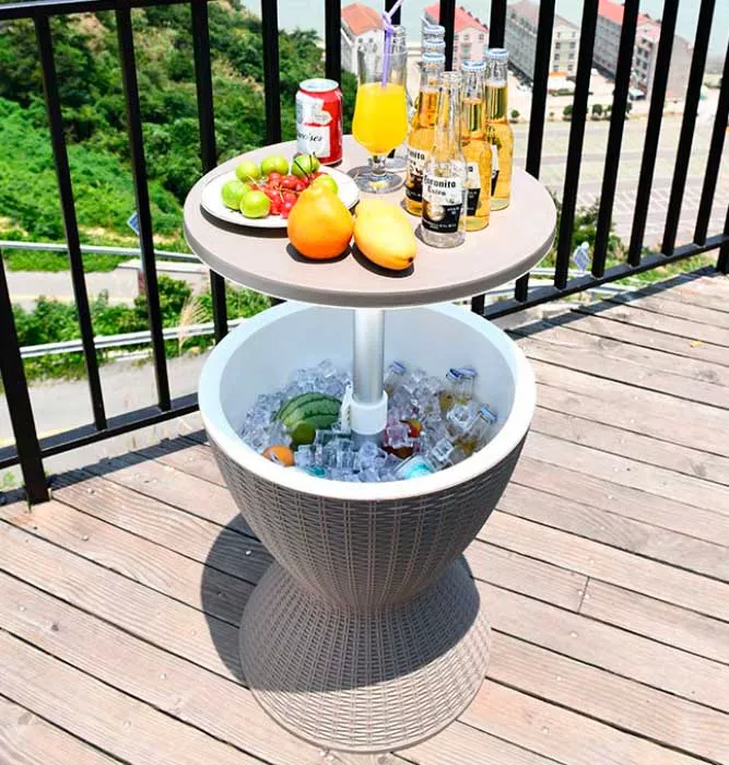 Столик пластиковый с имитацией ротанга мини-бар