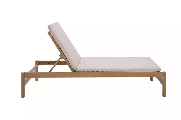 Деревянный лежак для дачи из акации с матрасом купить недорого Деревянный лежак для дачи из акации с матрасом купить недорого