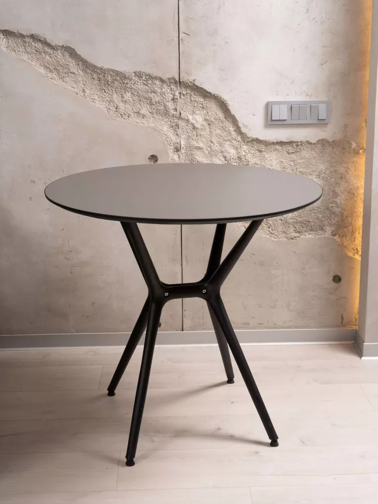 Круглый пластиковый стол со столешницей ЛДСП 80 см серый/черный Круглый пластиковый стол со столешницей ЛДСП 80 см серый/черный