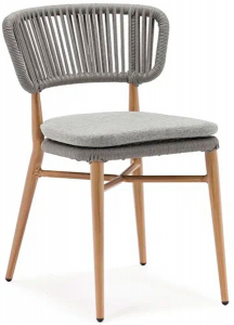 Плетеные стулья для дачи на металлокаркасе с имитацией дерева